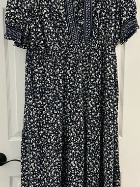 Women’s Navy and White Floral Smocked Waist Dress